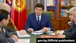 Премьер-министр Мухаммедкалый Абылгазиев на совещании в правительстве. Бишкек, 21 октября 2019 года.