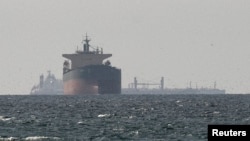 Një anije mallrash duke lundruar pranë Ngushticës së Hormuzit. Fotografi ilustruese nga arkivi. 