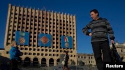 Для граждан Абхазии последняя четверть века, даже полвека ее истории, – это беспрерывная национально-освободительная борьба абхазского народа, во время которой Кремль отнюдь не всегда и во всем поддерживал ее
