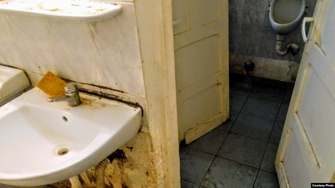 A picture of washroom facilities that was taken last year at a migrant center in Timișoara.