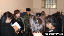 Акыйкатчы Жамиля Жаманбаева Жаза аткаруу кызматынын № 21 (Тергөө изолятору-1) мекемесинде. 