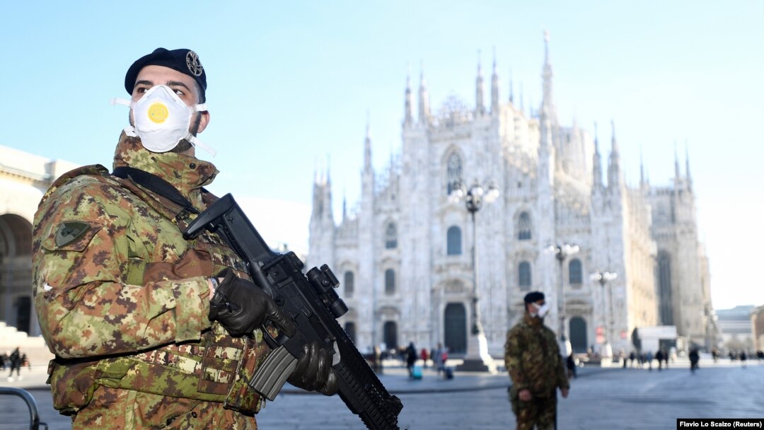 Domul din Milano, străjuit de soldați, a doua zi după declararea codului roșu din cauza focarului din regiunea Lombardia