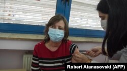 Vakcinisanje zdravstvenih radnika ruskom vakcinom Sputnjik Ve u Skoplju, mart 2021