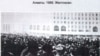 Молодежь вышедшая на площадь имени Брежнева в Алматы. Декабрь, 1986 год. Фото из книги Болатбека Толепбергена "Неизвестный Желтоксан". 