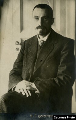 ირაკლი წერეთელი, ფოტო წიგნიდან