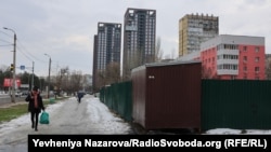 Будинок, який зазнав ракетного удару 14 січня 2023 року був демонтований, а територія, де він був нині огорожена