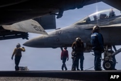 US sailors prepare to taxi a fighter jet on the flight deck of the aircraft carrier USS Abraham Lincoln. (file photo)