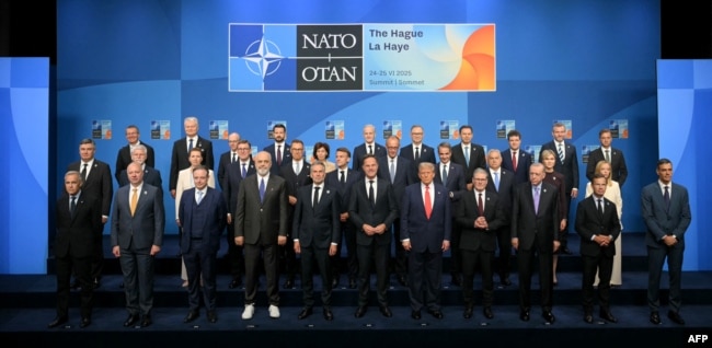 Лідери країн НАТО під час фотосесії на саміті глав держав та урядів країн НАТО у Гаазі, 25 червня 2025 року