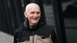 Алесь Бяляцкі пасьля вызваленьня. Вільня, 16 сьнежня 2025 