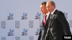 Tatarstan republican President Rustam Minnikhanov (left) at an appearance with Vladimir Putin.