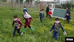 در برخی روستاهای ایران به دلیل نبود اینترنت، امکان آموزش آنلاین همچنان وجود ندارد
