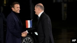 Kancelari i Gjermanisë, Olaf Scholz (djathtas) dhe presidenti francez, Emmanuel Macron. Fotografi nga arkivi.