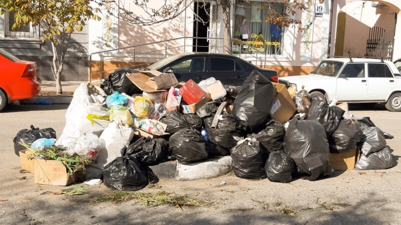 Феодосия оказалась завалена мусором после Дня города – власти