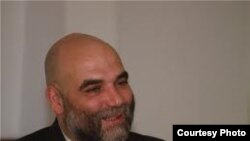 Ўрхон Жамол Ўзбекистондаги вазиятни халқ ўзгартира олади, лекин ҳозирча халқ бунга тайёр эмас, дея ҳисоблашини айтади.