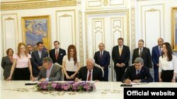 Церемония подписания договора о купле-продаже Воротанского каскада ГЭС в правительстве Армении, Ереван, 8 июня 2015 г.