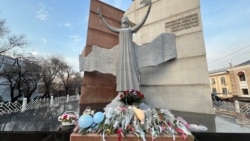 Алматыдағы 1986 жылғы Желтоқсан оқиғасының құрметіне қойылған "Тәуелсіздік таңы" ескерткіші. 16 желтоқсан, 2025 жыл. 