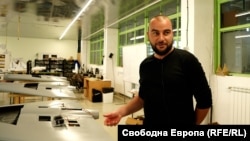 Прилича на „Шахед“, но е правен в Самоков. Как изглежда един български дрон камикадзе Прилича на „Шахед“, но е правен в Самоков. Как изглежда един български дрон камикадзе