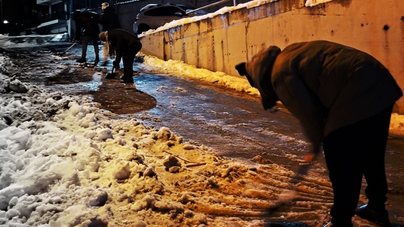 "გადავრჩი დამტვრევას" - რა ხდება თბილისის მოყინულ ტროტუარებზე