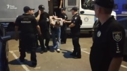 Після ходи за права ЛГБТ поліція затримала активістів з організації «Традиція і порядок» (відео)
