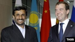 Iranian President Mahmud Ahmadinejad (left) shakes hands with the "mouthpiece for Iran's enemies" at an SCO summit in Yekaterinburg in June 2009.