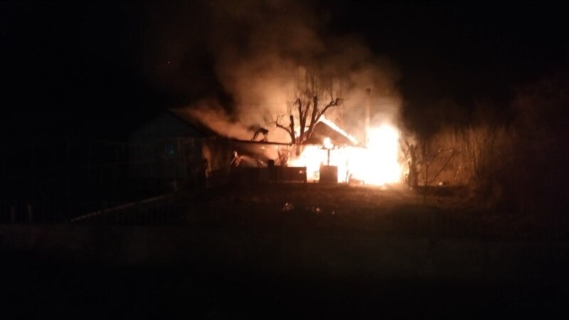 В Симферополе горел дом площадью 130 квадратных метров – спасатели 