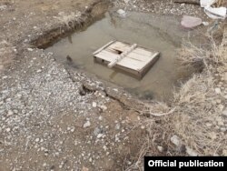 Грунтовые воды возле дома в селе Жеткиншек, Туркестанская область. 24 февраля 2021 года.