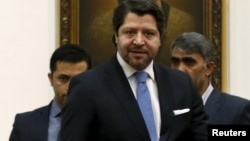 د افغانستان د بهرنیو چارو وزارت سیاسي معین حکمت خلیل کرزی