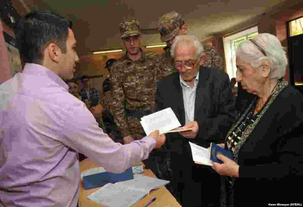 Armenia -- Armenians vote in parliamentary elections, Yerevan, 06May2012