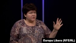 Alina Radu în studioul Europei Libere