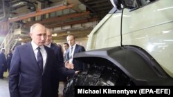 Ռուսաստանի նախագահ Վլադիմիր Պուտինը այցելում է ԳԱԶ ավտոգործարան, Նիժնի Նովգորոդ, 6-ը դեկտեմբերի, 2017թ․