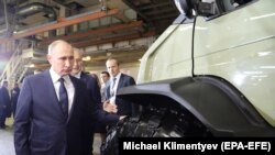 Президент России Владимир Путин на заводе ГАЗ в Нижнем Новгороде, где 6 декабря 2017 года он объявил о решении баллотироваться на четвертый срок.