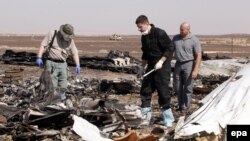 На месте крушения российского пассажирского самолета. Синай, 1 ноября 2015 года.