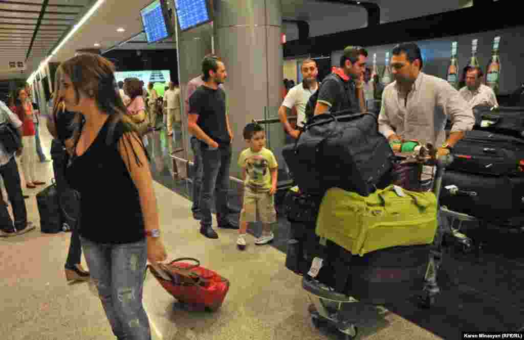 Armenia -- Syrian Armenians arrive in Yerevan, 17Aug2012