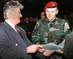ژلیكو راژناتویچ (آرکان) در کنار رادوان کاراجیچ رهبر صرب‌های بوسنی