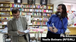 Matei Vișniec la Librăria Cartier cu Emil Galaicu-Paun