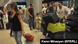 Armenia -- Syrian Armenians arrive in Yerevan, 17Aug2012