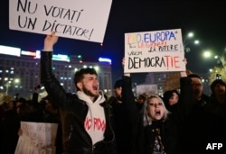 O victorie a lui Călin Georgescu ar însemna o apropiere de Rusia, nu doar la nivel politic, dar și economic. Protestatarii care ies de mai bine de o săptămână în stradă vor ca România să rămână cu privirile înspre Europa.