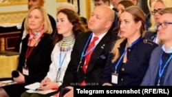 Nomma Zarubina (a doua din dreapta) participă, în 2019, la forumul de la New York, împreuă cu Elena Branson (prima din stânga), o altă rusoaică cu legături directe în spionajul Moscovei. 