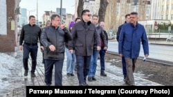 Ратмир Мавлиев (по центру)