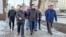 Ратмир Мавлиев (по центру)