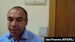 Предприниматель Валерий Захаров после заседания в Арбитражном суде Чувашии