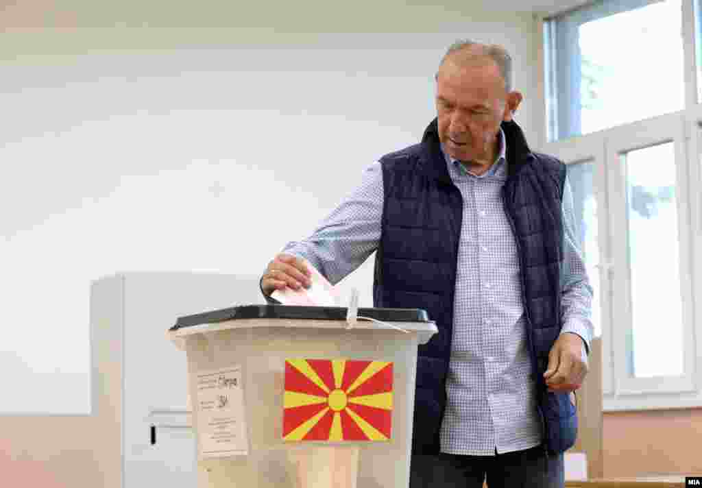 Glasa se za 32 gradonačelnika, te za gradonačelnika Skoplja. Detalj sa jednog od birališta 2. novembra 2025.