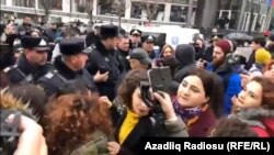 Bundan öncə Azərbaycan Feminist Hərəkatı qadın haqları ilə bağlı iki aksiya keçirib