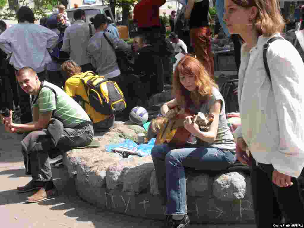 Protesters against Putin camp at Moscow's Chistye Prudy central boulevard, 12 May