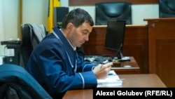 În ședința de judecată din 29 ianuarie procurorul Alexandru Cernei a solicitat judecătorilor să respingă cererea lui Veaceslav Platon.