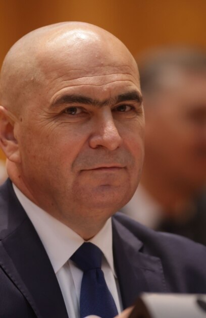 След два президентски вота и едномесечна политическа криза Румъния най сетне