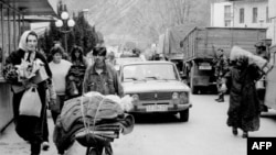 Bošnjačke izbjeglice napuštaju Višegrad 16. aprila 1992. godine