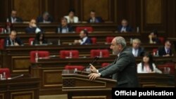 Нікол Пашинян на сесії парламенту Вірменії 10 травня 2021 року
