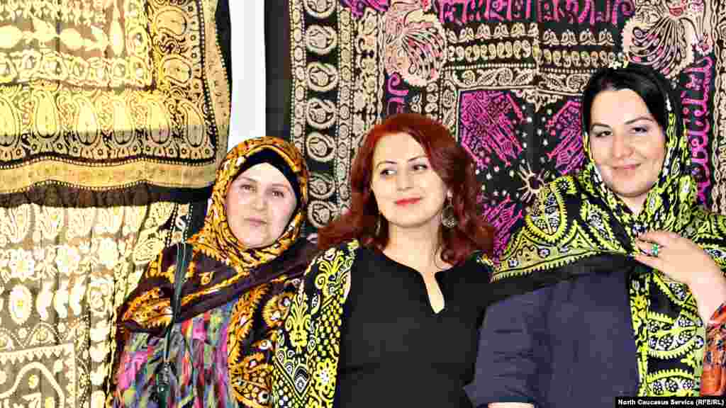 В Дагестане все знают, что гюльмендо &ndash; это дорогое удовольствие. Цена некоторых платков достигает одного миллиона рублей.