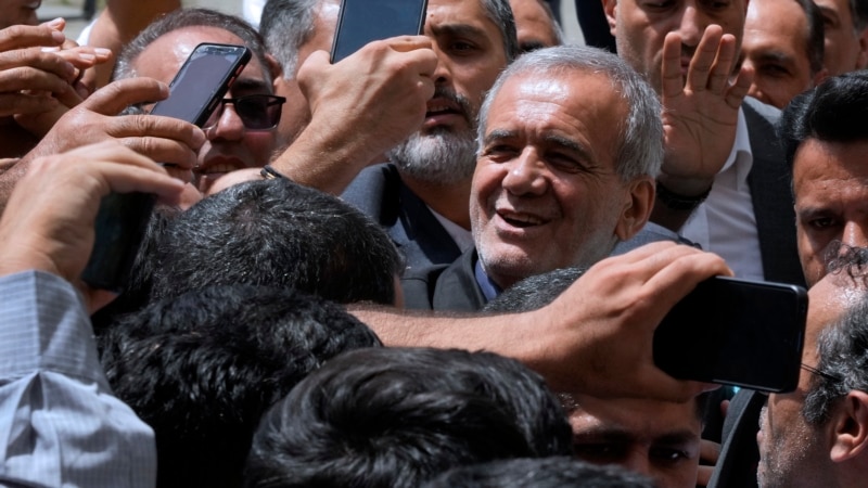 Новым президентом Ирана стал реформист Масуд Пезешкиан
